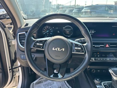 Used 2024 Kia Seltos S AWD/4WD image 16