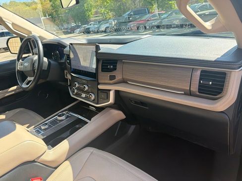 Used 2023 Ford Expedition Limited AWD/4WD image 22