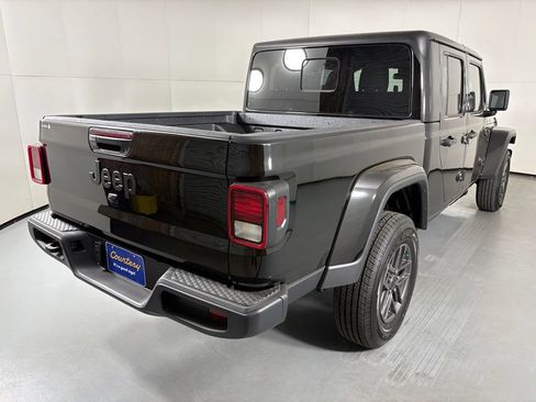 New 2026 Jeep Gladiator Sport AWD/4WD image 8