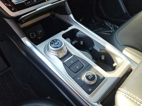 New 2024 Ford Explorer XLT w/ Equipment Group 202A image 10