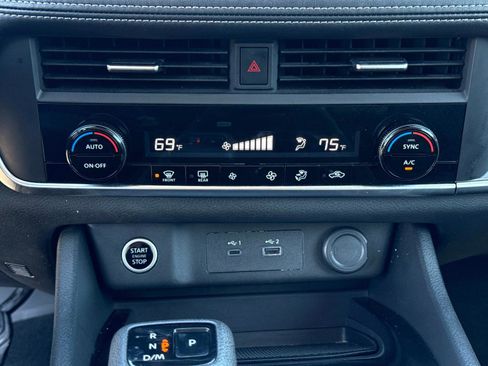 Used 2023 Nissan Rogue SV image 26