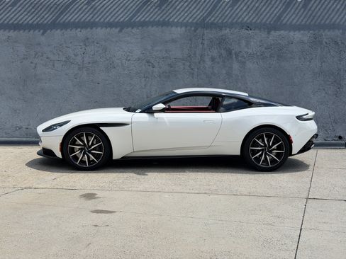 Used 2019 Aston Martin DB11 Coupe RWD image 14