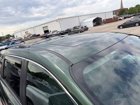 Used 2026 Toyota Sienna XLE AWD/4WD image 4