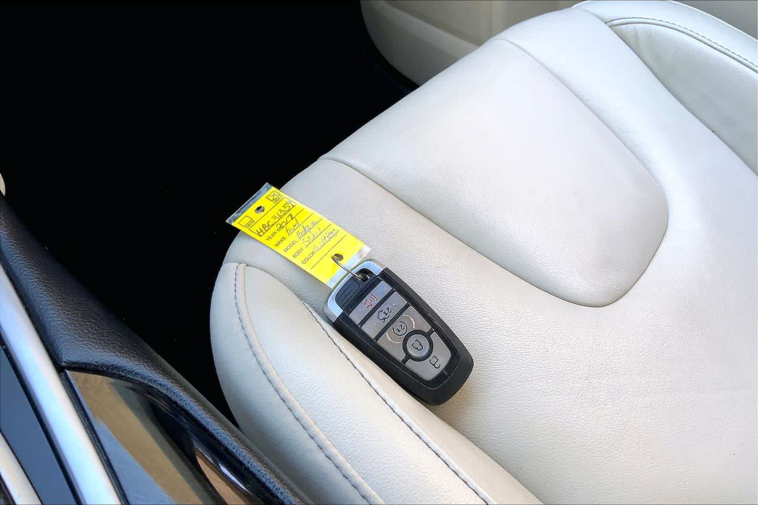 Used 2017 Ford Edge Titanium w/ Technology Package FWD image 14
