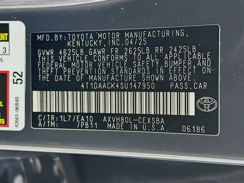Used 2025 Toyota Camry SE image 12