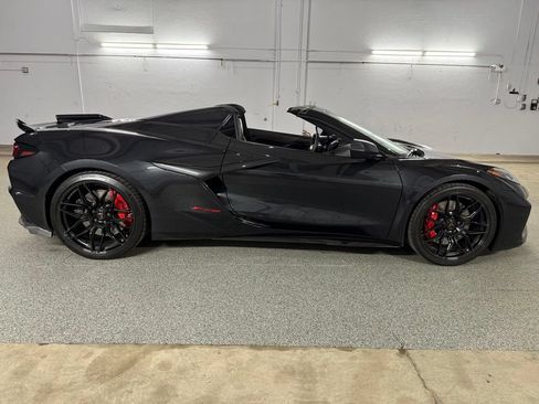 Used 2024 Chevrolet Corvette Z06 w/ Stealth Interior Trim Package RWD image 6