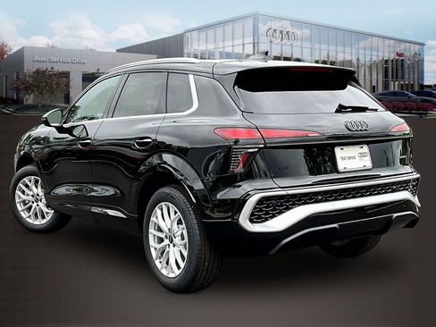 New 2026 Audi Q3 quattro 2.0T AWD/4WD image 3