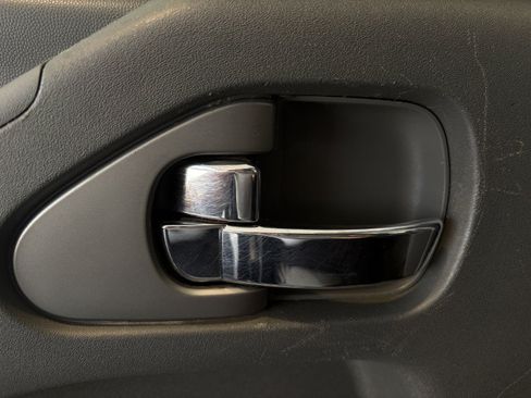 Used 2018 Nissan Frontier SV AWD/4WD image 23