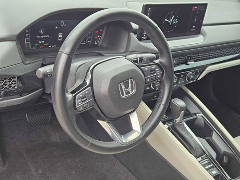 Used 2024 Honda Accord Touring image 2