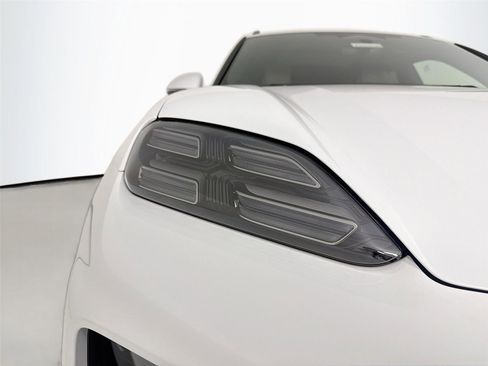 New 2026 Porsche Macan Electric image 30