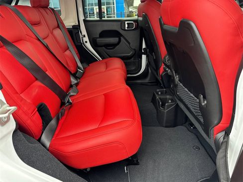 Used 2024 Jeep Wrangler Unlimited Rubicon image 16