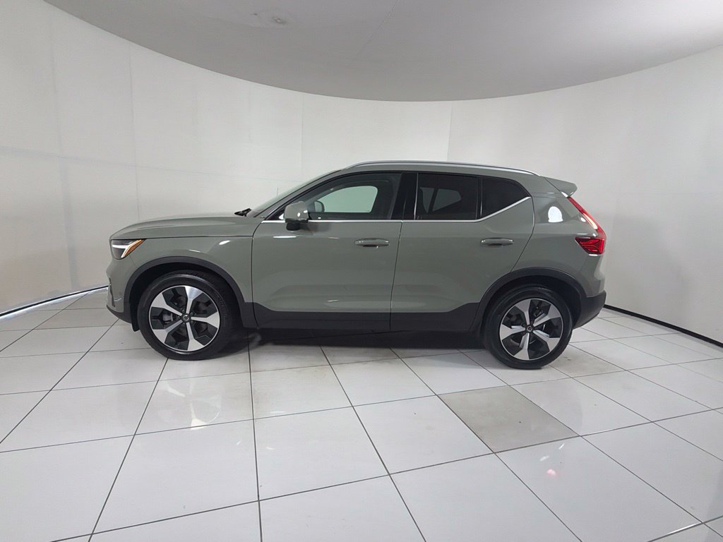 Used 2024 Volvo XC40 B5 Plus AWD/4WD image 8