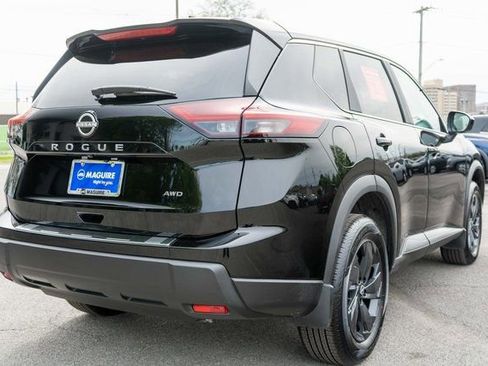 Certified 2026 Nissan Rogue SV w/ Cold Weather Package AWD/4WD image 6