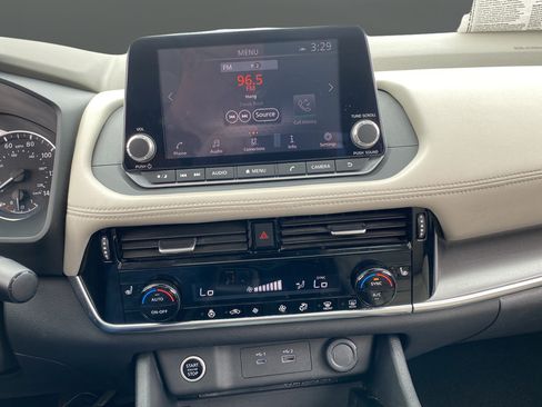 Used 2021 Nissan Rogue SV w/ Premium Package FWD image 13