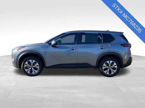 Used 2021 Nissan Rogue SV image 4