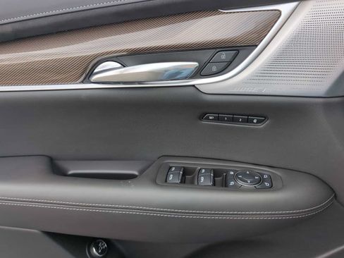 Used 2025 Cadillac XT6 Premium Luxury w/ Platinum Package AWD/4WD image 34