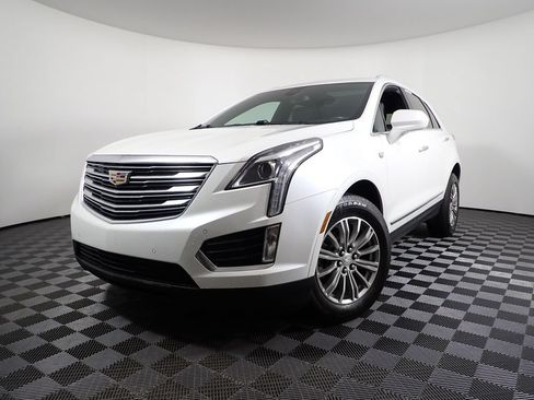 Used 2017 Cadillac XT5 Luxury w/ Driver Awareness Package AWD/4WD image 2