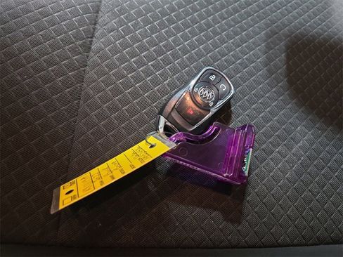 Used 2022 Buick Encore Preferred w/ Safety Package image 32