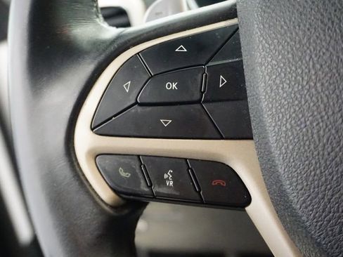 Used 2017 Jeep Grand Cherokee Laredo w/ Quick Order Package 23E AWD/4WD image 32