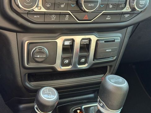 Used 2021 Jeep Wrangler Sport image 29