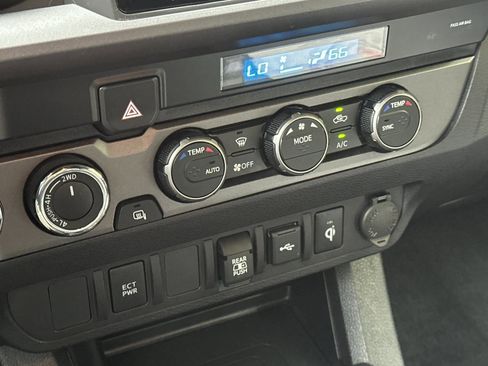 Used 2023 Toyota Tacoma TRD Sport image 18