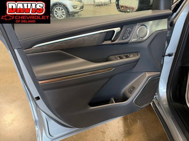 Used 2026 Buick Enclave Avenir w/ Super Cruise Package AWD/4WD image 11