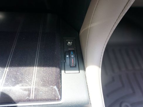 Used 2023 Lexus GX 460 Premium w/ Accessory Package AWD/4WD image 13