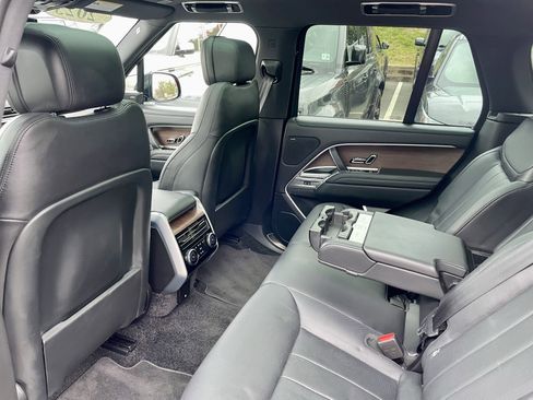 Certified 2025 Land Rover Range Rover SE image 30