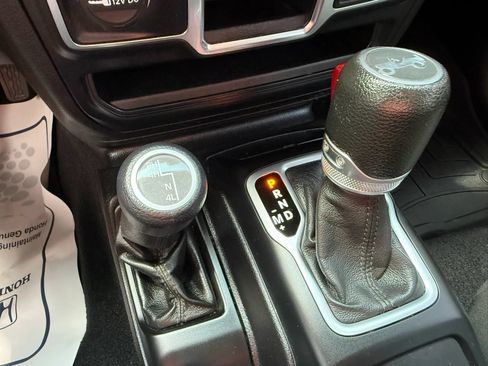 Used 2019 Jeep Wrangler Unlimited Sport AWD/4WD image 23
