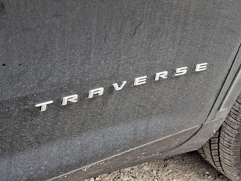 Used 2025 Chevrolet Traverse LT w/ Driver Confidence Package image 9