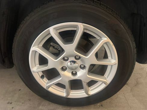 Used 2021 Jeep Renegade Latitude FWD image 16