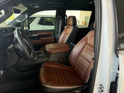 Used 2024 GMC Sierra 3500 Denali Ultimate image 8