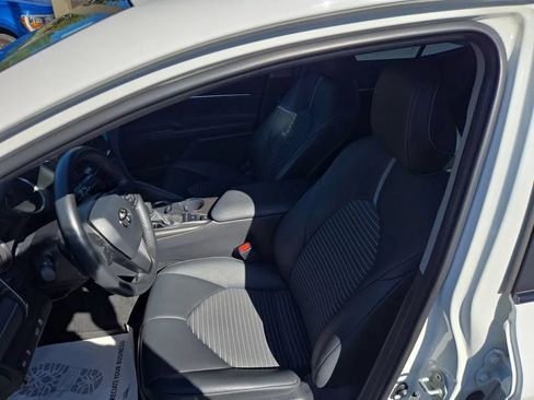 Used 2023 Toyota Camry SE AWD/4WD image 4