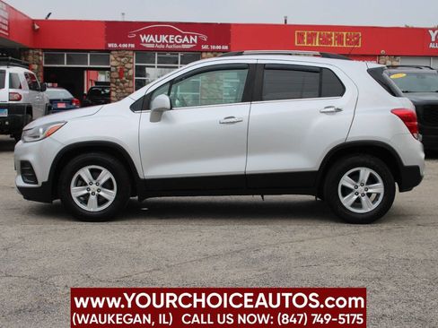 Used 2018 Chevrolet Trax LT w/ LT Convenience Package image 8