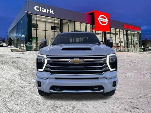 Used 2024 Chevrolet Silverado 3500 High Country w/ High Country Premium Package image 2