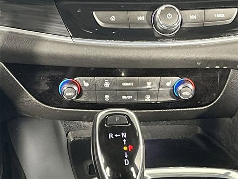 Used 2021 Buick Enclave Essence w/ Sport Touring Edition image 18