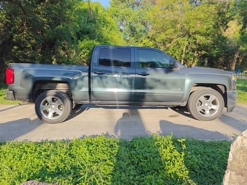 Used 2018 Chevrolet Silverado 1500 LT w/ Texas Edition RWD image 3