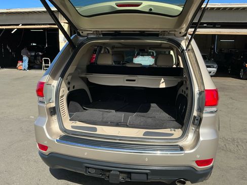 Used 2015 Jeep Grand Cherokee Limited w/ Luxury Group II image 26