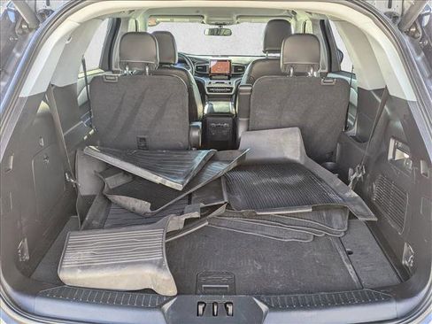 Used 2021 Ford Explorer XLT w/ Equipment Group 202A image 6