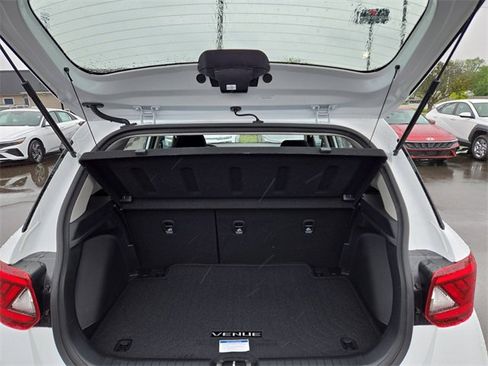 New 2025 Hyundai Venue SEL image 30