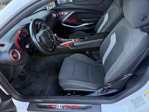 Used 2018 Chevrolet Camaro SS RWD image 10