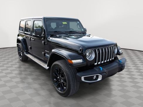 Used 2023 Jeep Wrangler Unlimited Sahara w/ Cold Weather Group AWD/4WD image 3