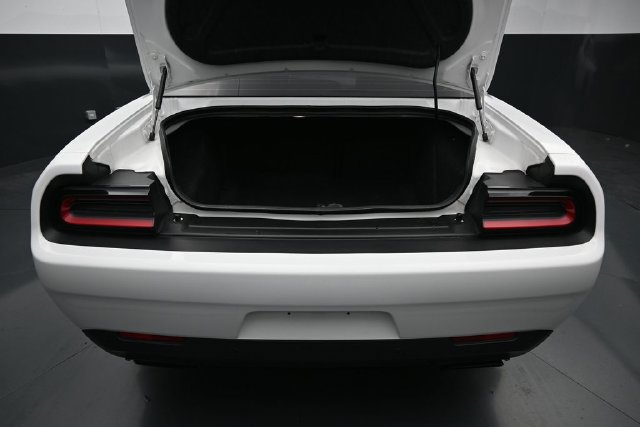 Used 2016 Dodge Challenger SRT Hellcat RWD image 9