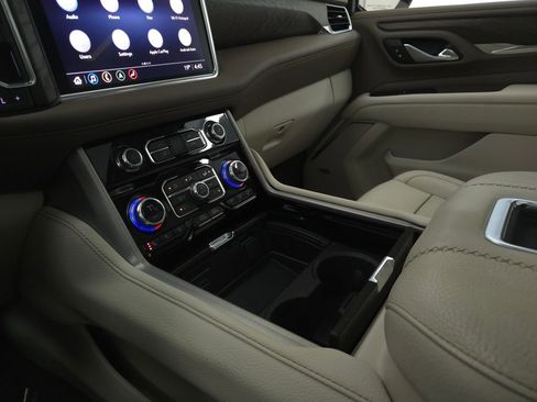 Used 2021 GMC Yukon Denali w/ Denali Premium Package image 35