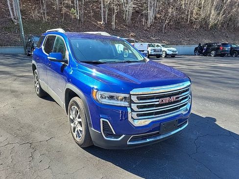 Used 2023 GMC Acadia SLE w/ Driver Convenience Package image 4