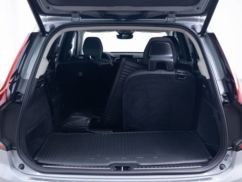 Used 2025 Volvo XC90 T8 Plus w/ Protection Package Premier AWD/4WD image 8