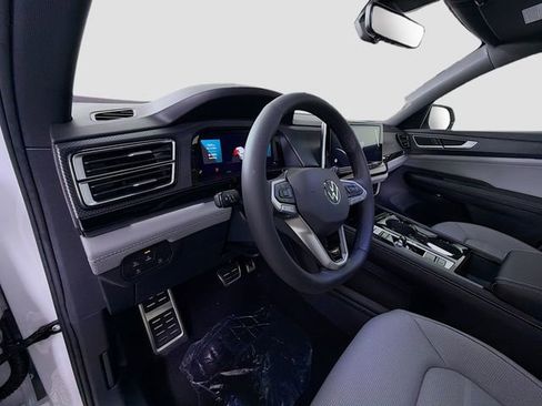 New 2026 Volkswagen Atlas Cross Sport SEL R-Line AWD/4WD image 9