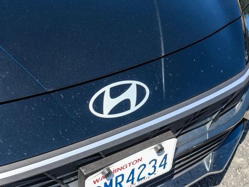 Used 2024 Hyundai Elantra SEL FWD image 14