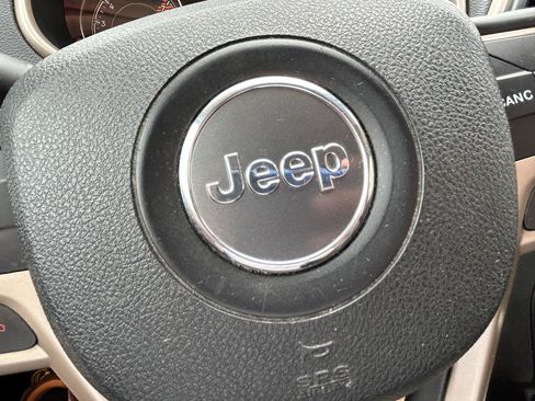 Used 2017 Jeep Cherokee Limited AWD/4WD image 20