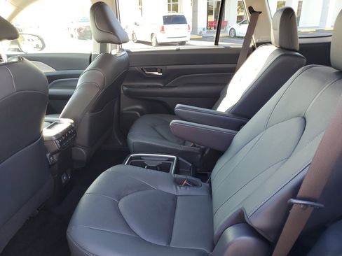 Certified 2025 Toyota Grand Highlander AWD Hybrid image 13